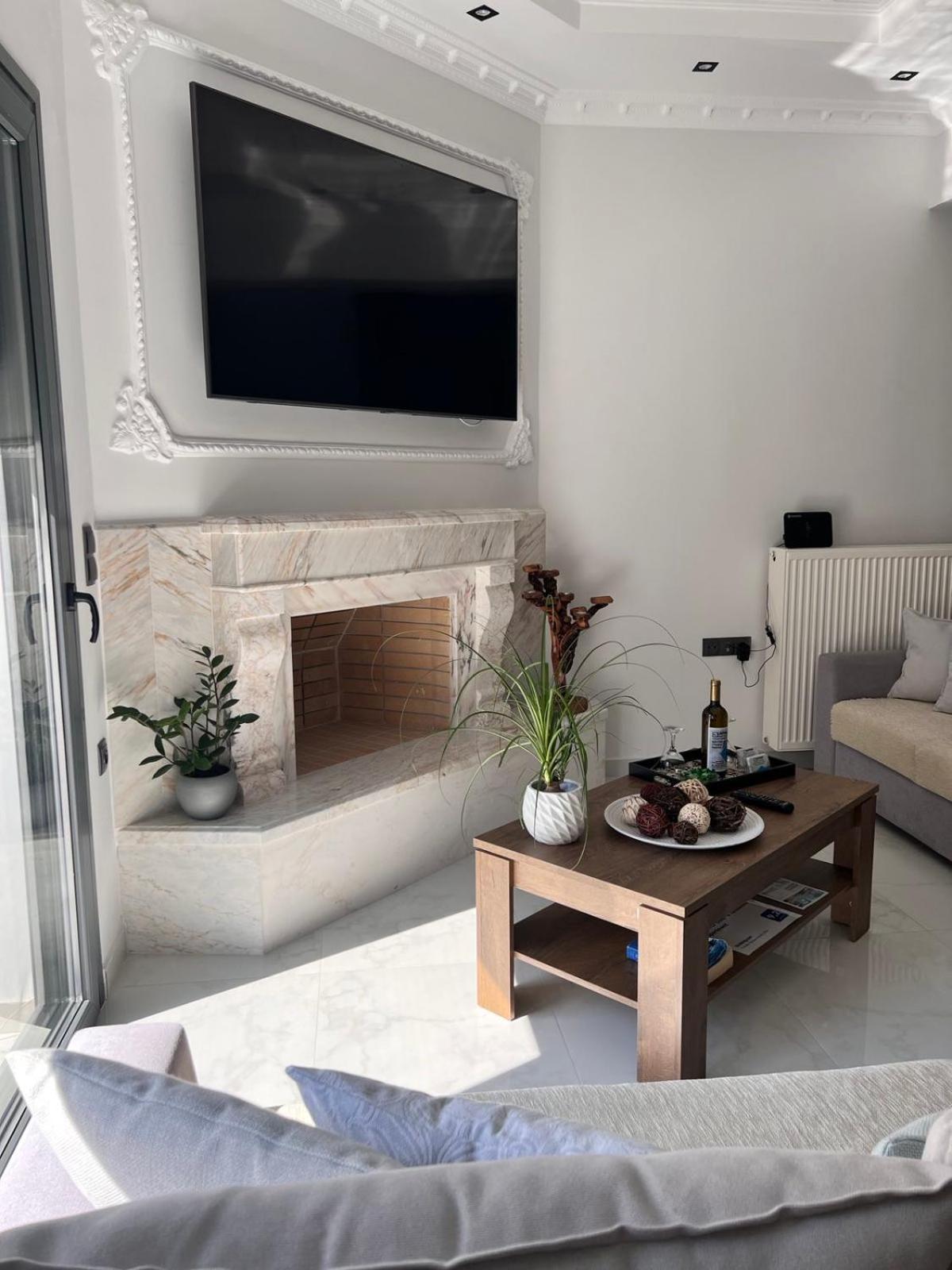 Kontis' Deluxe Furnished Apartment Λουτράκι Εξωτερικό φωτογραφία
