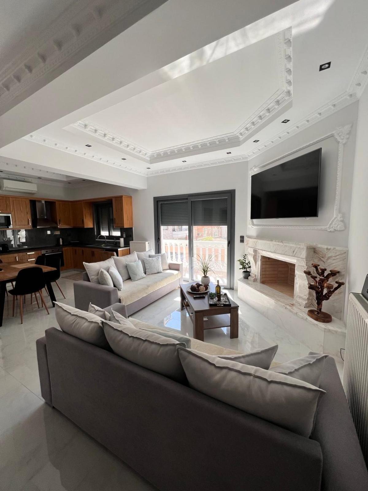 Kontis' Deluxe Furnished Apartment Λουτράκι Εξωτερικό φωτογραφία