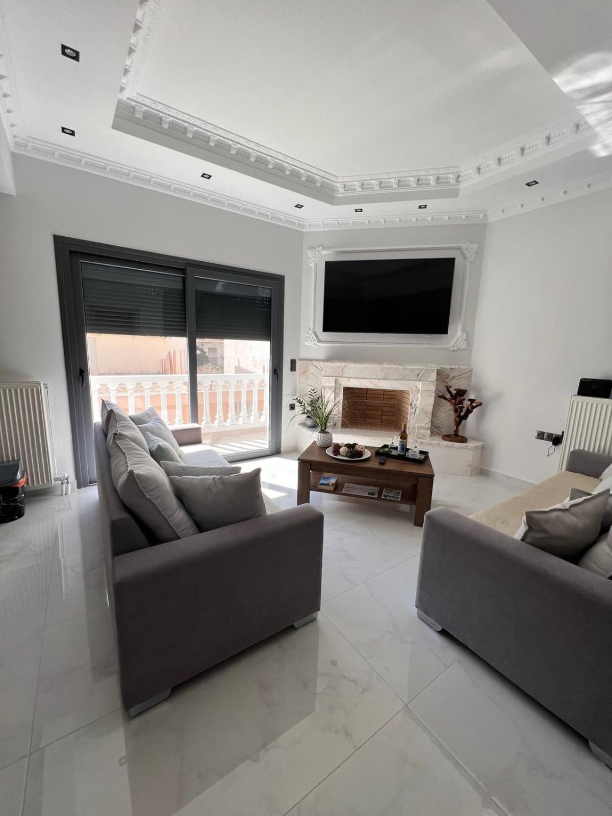 Kontis' Deluxe Furnished Apartment Λουτράκι Εξωτερικό φωτογραφία