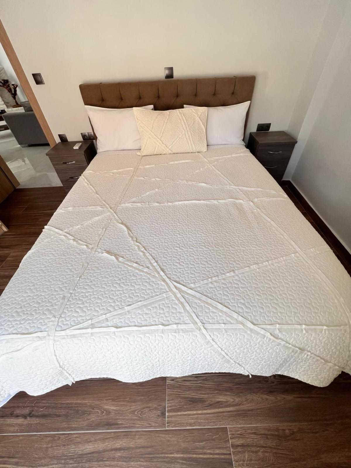 Kontis' Deluxe Furnished Apartment Λουτράκι Εξωτερικό φωτογραφία