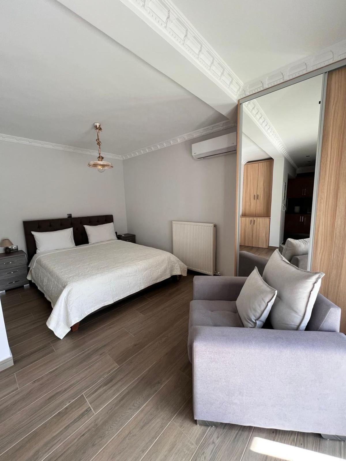 Kontis' Deluxe Furnished Apartment Λουτράκι Εξωτερικό φωτογραφία